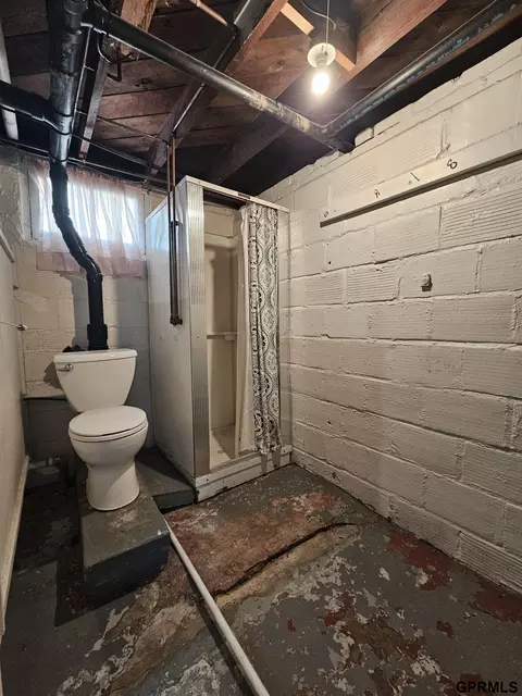 Bath - 708 E Forrest St, Sutton, NE 68979 photo 4 of 4