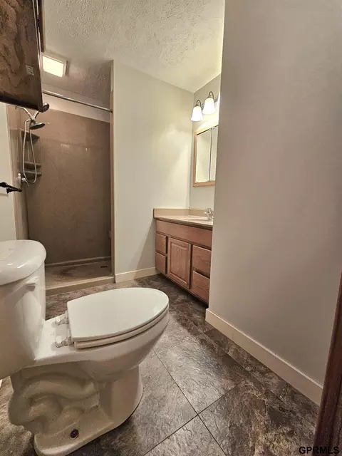 Bath - 708 E Forrest St, Sutton, NE 68979 photo 1 of 4