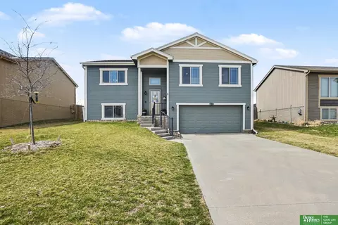 13806 S 44th St, Bellevue, NE 68123