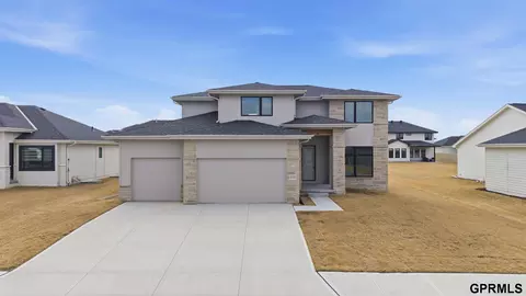 21143 Hartman Ave, Elkhorn, NE 68022