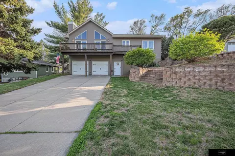 823 Beaver Lake Blvd, Plattsmouth, NE 68048