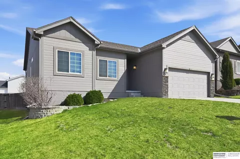 16418 Lilac St, Omaha, NE 68116