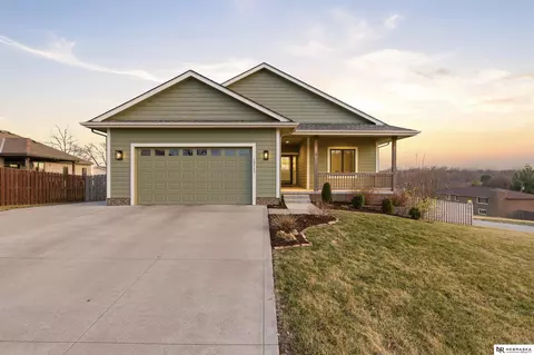 13717 Miami St, Omaha, NE 68164