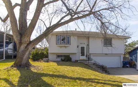 4879 Robin Dr, Omaha, NE 68157