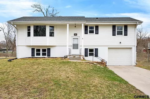 6219 N 66 St, Omaha, NE 68104