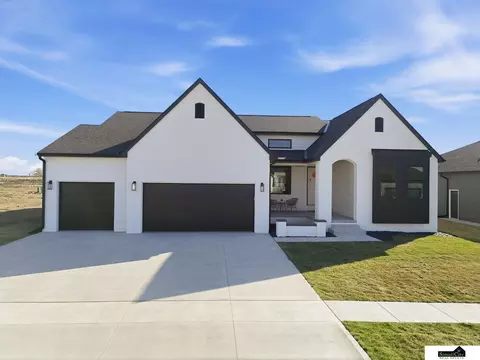 8811 Dragonfly Ln, Lincoln, NE 68526