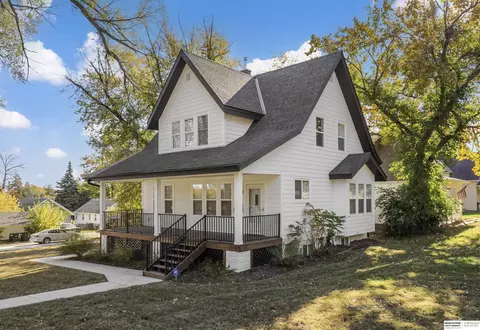 3021 Sheffield St, Omaha, NE 68112