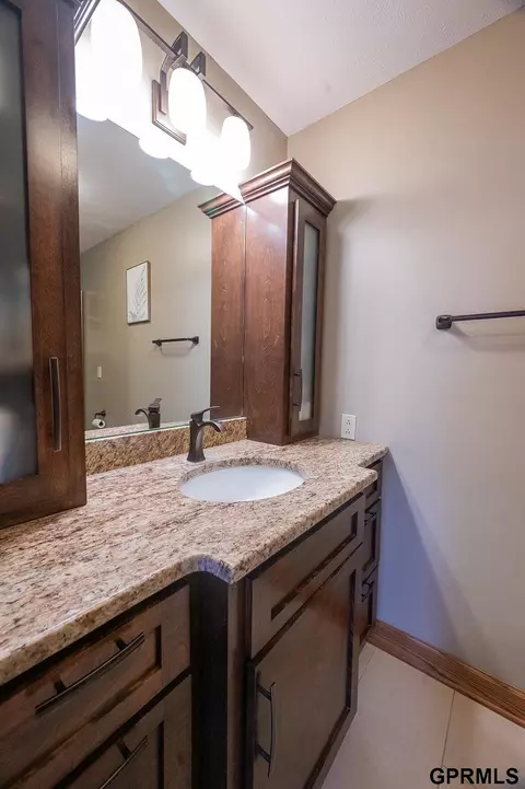 Bath - 600 Custer Ave, Lyons, NE 68038 photo 4 of 7