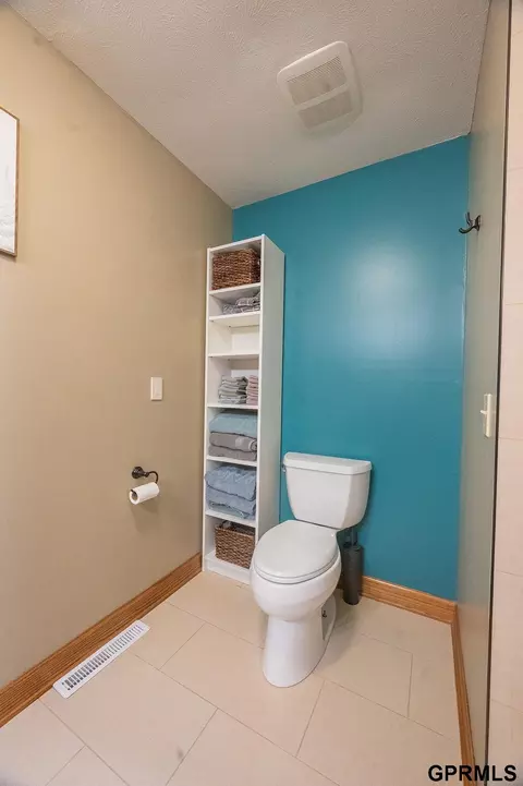 Bath - 600 Custer Ave, Lyons, NE 68038 photo 3 of 7
