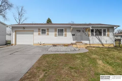 8724 Park View Blvd, La Vista, NE 68128
