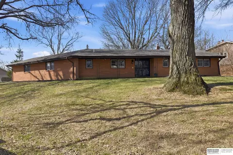 4535 Manchester Dr, Omaha, NE 68152