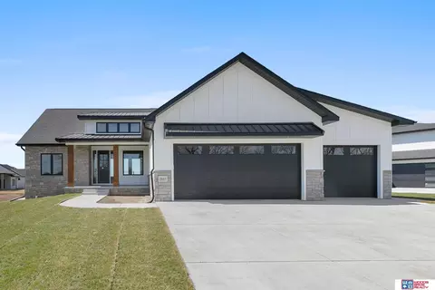 3665 Wilderness Hills Blvd, Lincoln, NE 68516