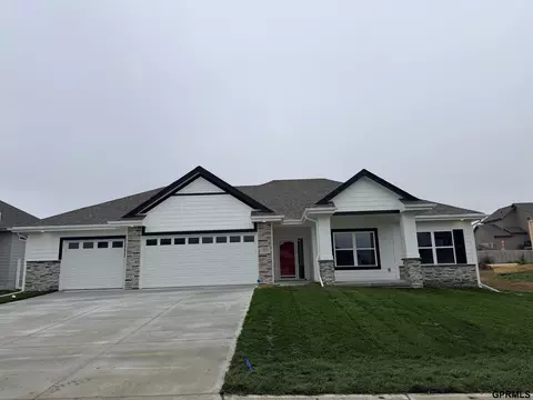 19819 Cinnamon St, Omaha, NE 68135