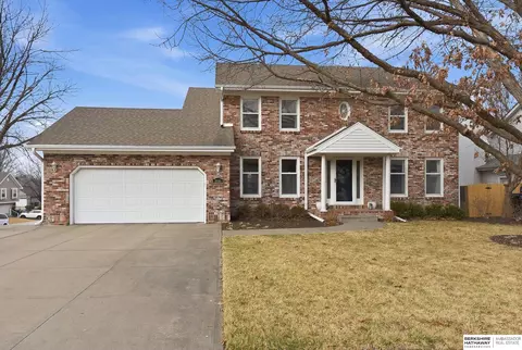 1006 Tekamah Ln, Papillion, NE 68046