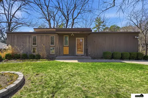 3825 S 39th St, Lincoln, NE 68506