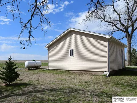 Exterior - 15709 S 180th St, Springfield, NE 68059 photo 4 of 7
