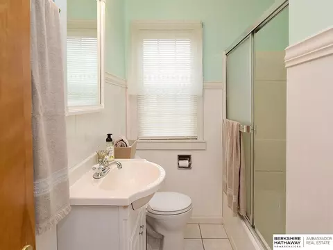 Bath - 15709 S 180th St, Springfield, NE 68059 photo 1 of 2