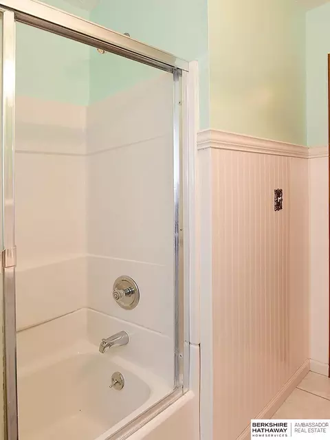 Bath - 15709 S 180th St, Springfield, NE 68059 photo 2 of 2