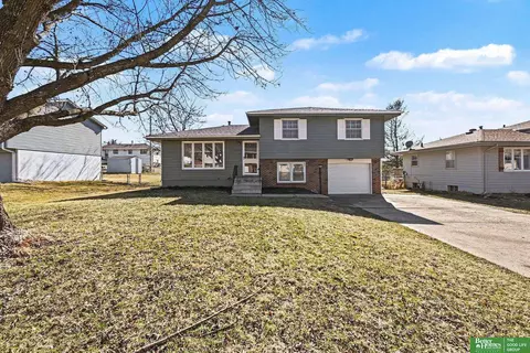6305 Read St, Omaha, NE 68152