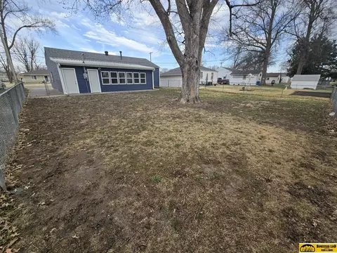 Exterior - 224 S 19th St, Beatrice, NE 68310 photo 4 of 5