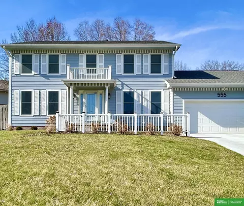 555 S 157th Avenue Cir, Omaha, NE 68118