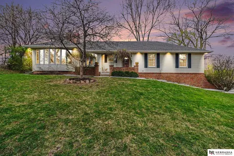 1702 S 110th St, Omaha, NE 68144