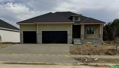 12387 Windsor Dr, Papillion, NE 68046