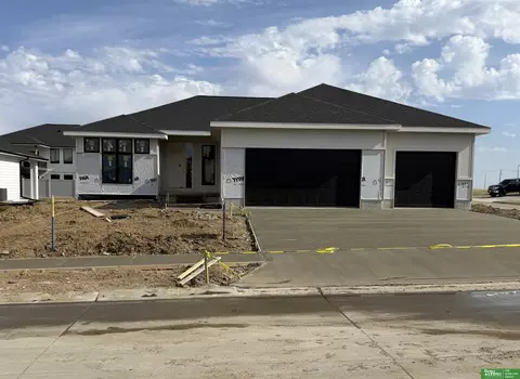 12387 Lake Vista Dr, Papillion, NE 68046
