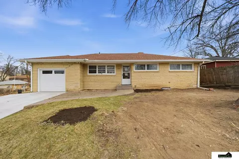 624 S 56 St, Lincoln, NE 68510