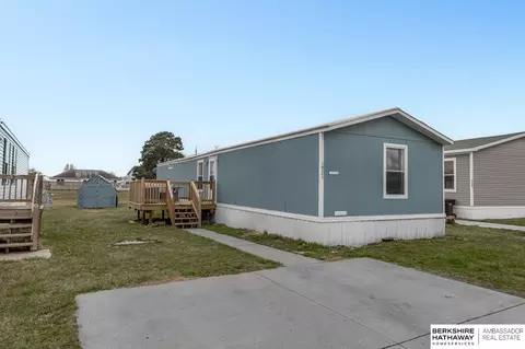 1021 Gordon Dr, Lincoln, NE 68522