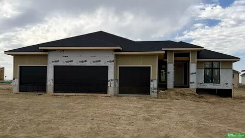 5708 N 195th St, Elkhorn, NE 68022