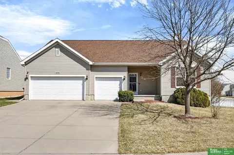 16026 Cary St, Omaha, NE 68136