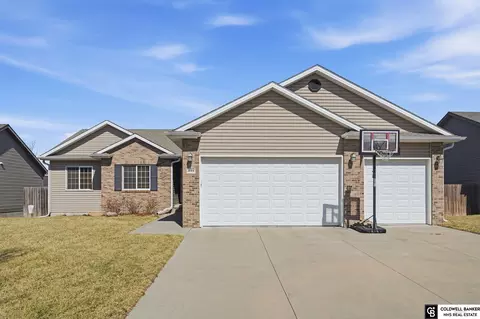 1444 Torreys Dr, Lincoln, NE 68521