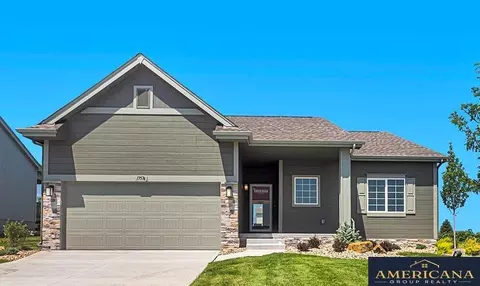 17576 Phoebe St, Bennington, NE 68007