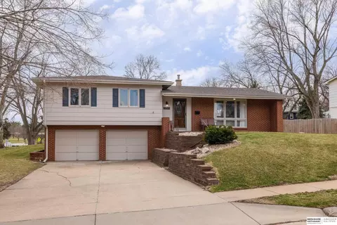 9605 Ruggles St, Omaha, NE 68134