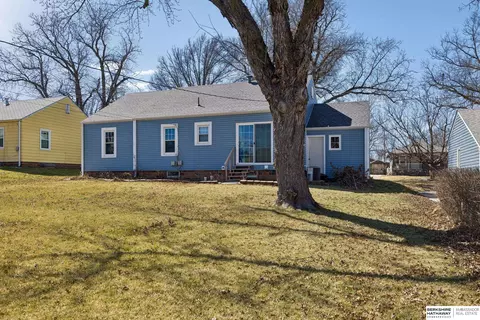 Exterior - 1106 N 8 St, Beatrice, NE 68310 photo 3 of 4