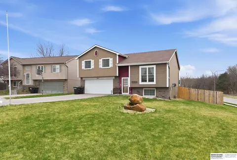 6601 N 117th Cir, Omaha, NE 68164