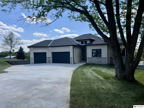 18400 Nicholas Rd, Plattsmouth, NE 68048