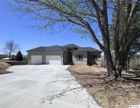 18400 Nicholas Rd, Plattsmouth, NE 68048