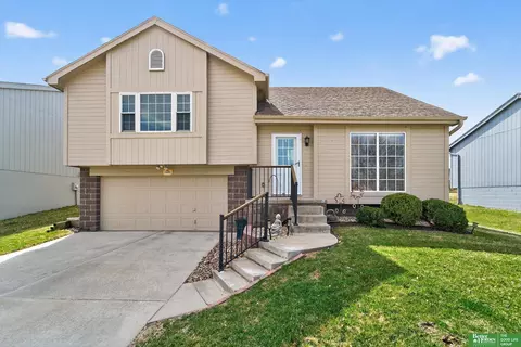 14491 Locust St, Omaha, NE 68116