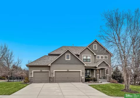 19758 Weir St, Omaha, NE 68135