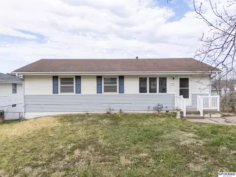 5454 S 50th St, Omaha, NE 68117