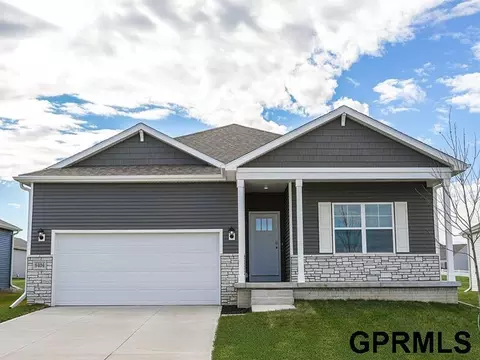 17610 Virginia St, Omaha, NE 68137
