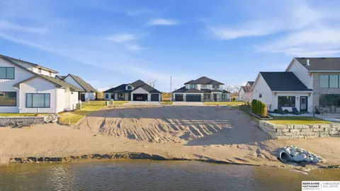 28536 Jessie Cir, Valley, NE 68064