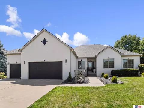 9360 Whispering Wind Rd, Lincoln, NE 68512