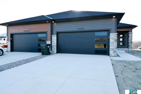 2568 Tupelo Ln, Lincoln, NE 68520