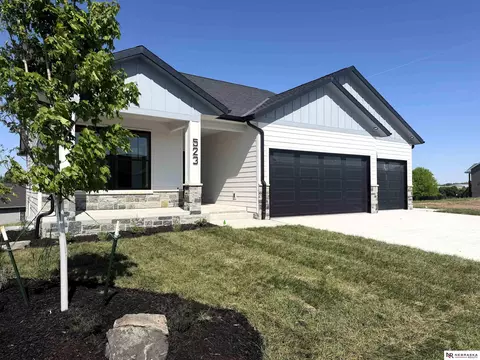 523 Woodsage Rd, Seward, NE 68434