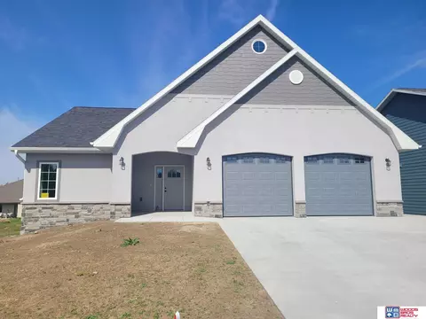 1057 N 12th St, Seward, NE 68434