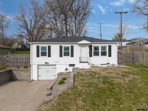 7352 S 72 Ave, La Vista, NE 68128
