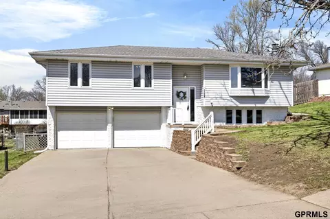 11668 Sunburst St, Omaha, NE 68164